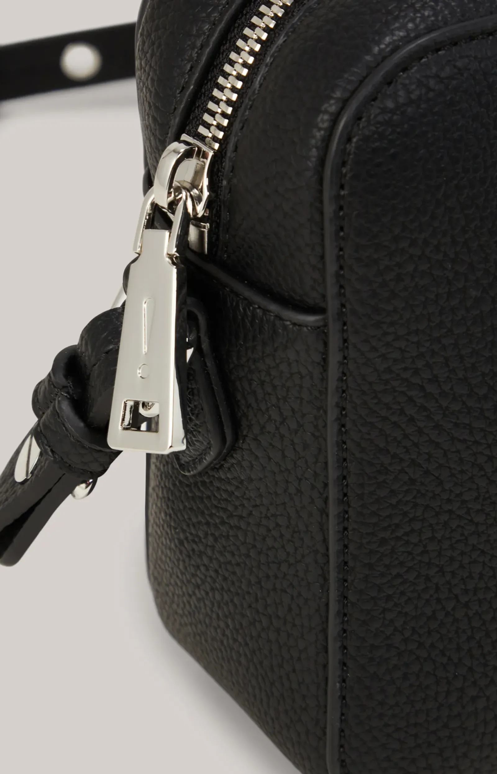 JOOP! Taschen>Schultertasche Lettera Cloe in Schwarz
